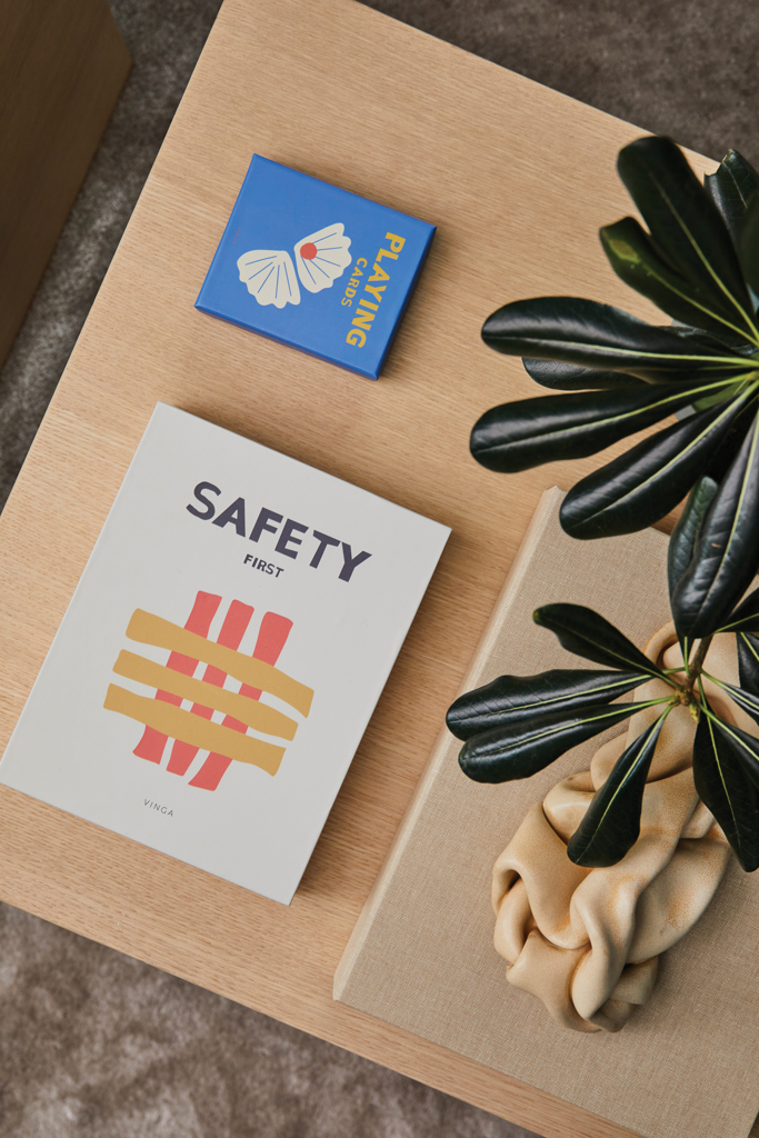 VINGA Spielkarten Couchtisch 7 VINGA Spielkarten Couchtisch – Bild 5