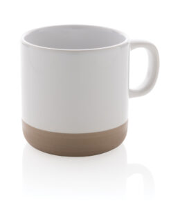 Becher aus glasiertem Keramik