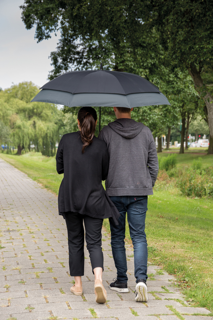 Swiss Peak AWARE™ 23" bis 27" erweiterbarer Regenschirm – Bild 8