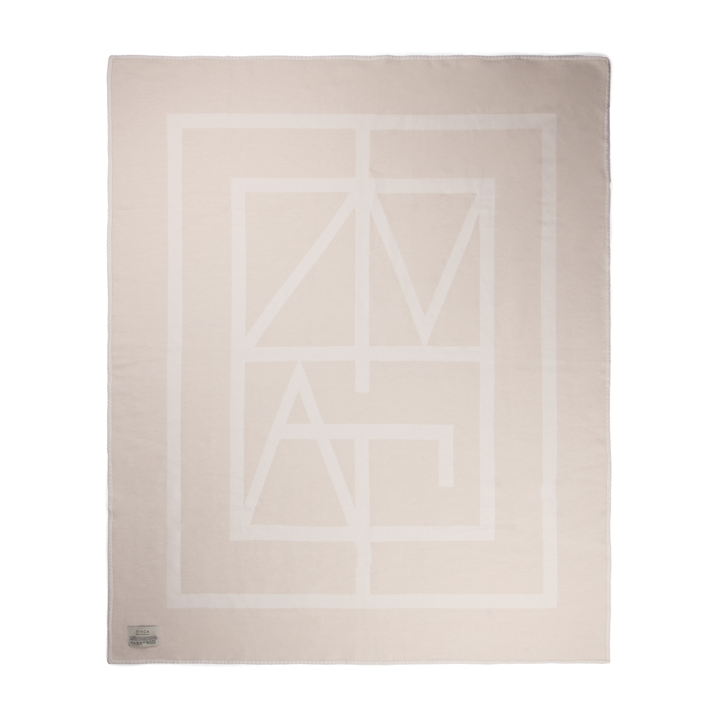 VINGA Monogram GRS Decke 4 VINGA Monogram GRS Decke – Bild 2