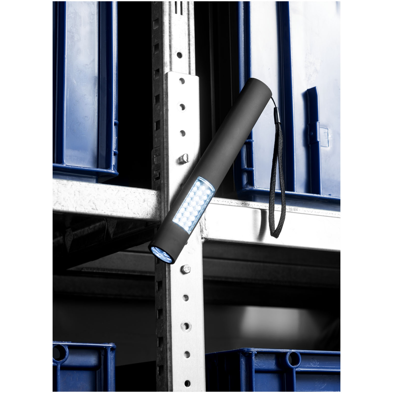 Lutz Magnet Taschenlampe mit 28 LEDs schwarz 5 Lutz Magnet Taschenlampe mit 28 LEDs schwarz – Bild 3