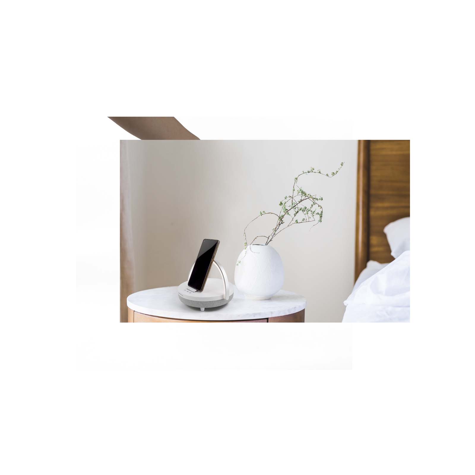 Prixton 10W 4-in-1 Bluetooth®-Lautsprecher mit LED-Licht und kabelloser Ladestation 8 Prixton 10W 4-in-1 Bluetooth®-Lautsprecher mit LED-Licht und kabelloser Ladestation – Bild 6