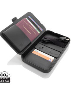 Swiss Peak Travel-Case aus RCS rec. PU mit 3-in-1-Charger