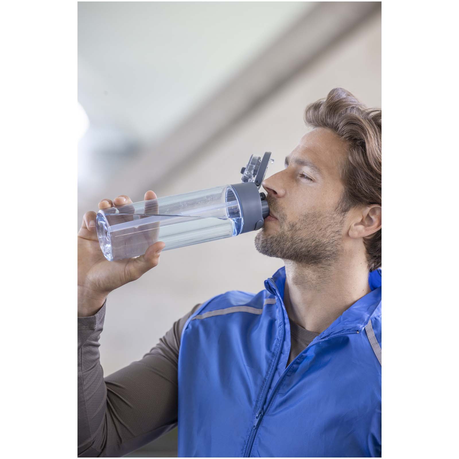 Theron 700 ml RCS-Wasserflasche aus recyceltem Kunststoff mit Multifunktionsdeckel und Klappstrohhalm 9 Theron 700 ml RCS-Wasserflasche aus recyceltem Kunststoff mit Multifunktionsdeckel und Klappstrohhalm – Bild 7