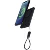 SMART 5000-mAh-Powerbank aus recyceltem Kunststoff mit Magnetverschluss und Trageband schwarz 2 SMART 5000-mAh-Powerbank aus recyceltem Kunststoff mit Magnetverschluss und Trageband